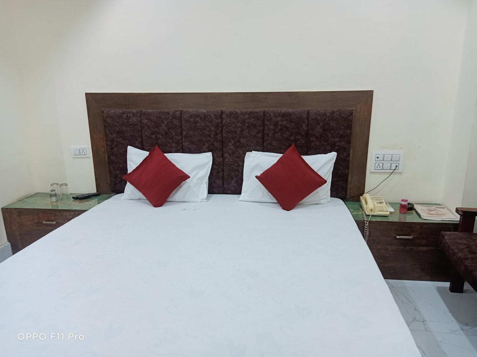 Hotel Ambassador Inn Gwalior Exterior photo