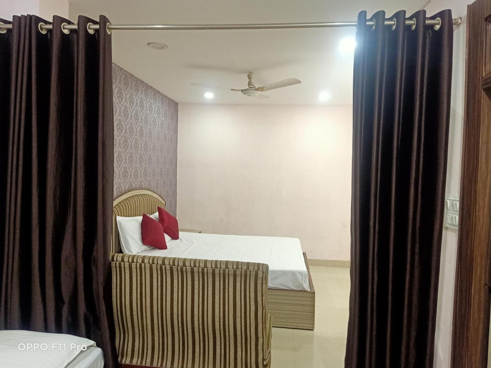 Hotel Ambassador Inn Gwalior Exterior photo